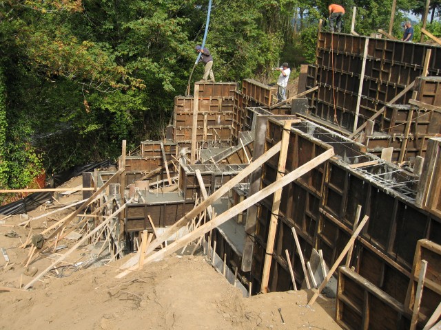 House_On_Piles-Grade-Beams_And_Foundation.JPG